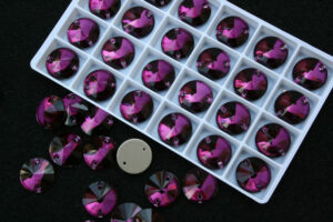 Amethyst színű kör alakú kristály