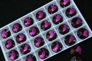 Amethyst színű kör alakú kristály