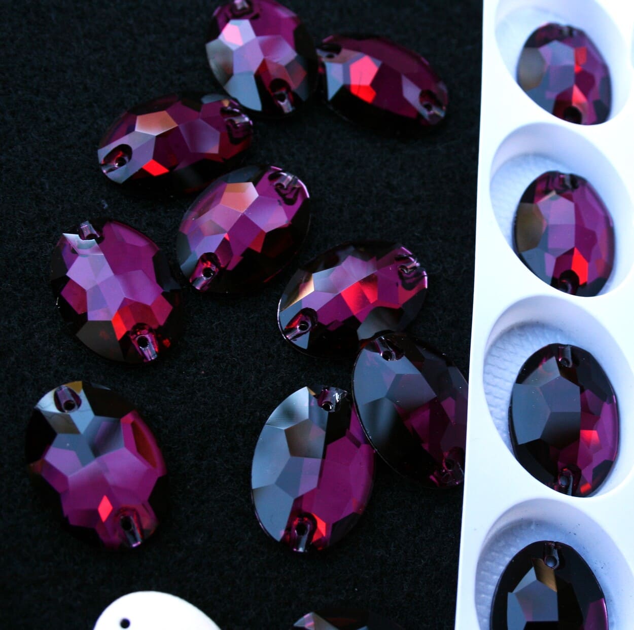 Amethyst színű ovális alakú kristály