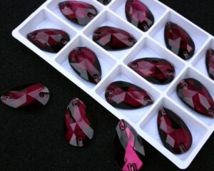 Amethyst színű csepp alakú kristály