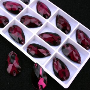 Amethyst színű csepp alakú kristály