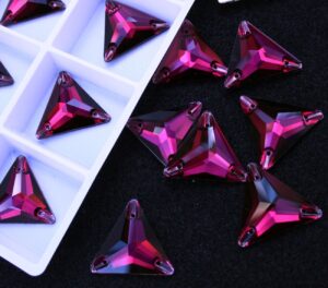 Amethyst színű háromszög alakú kristály