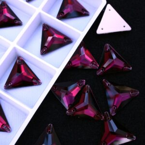 Amethyst színű háromszög alakú kristály