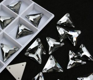 Black Diamond színű háromszög alakú kristály