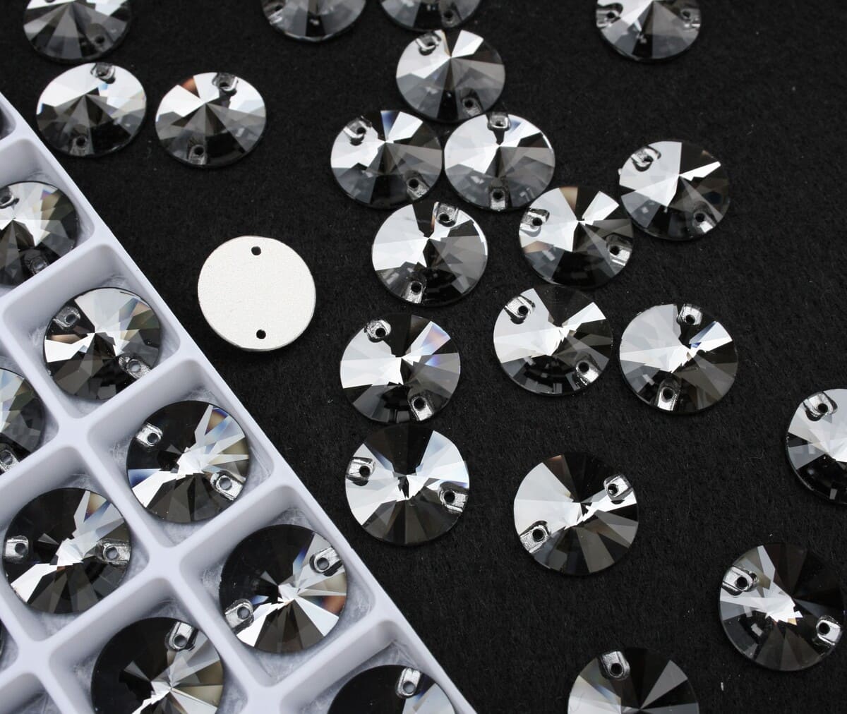 Black Diamond színű kör alakú kristály