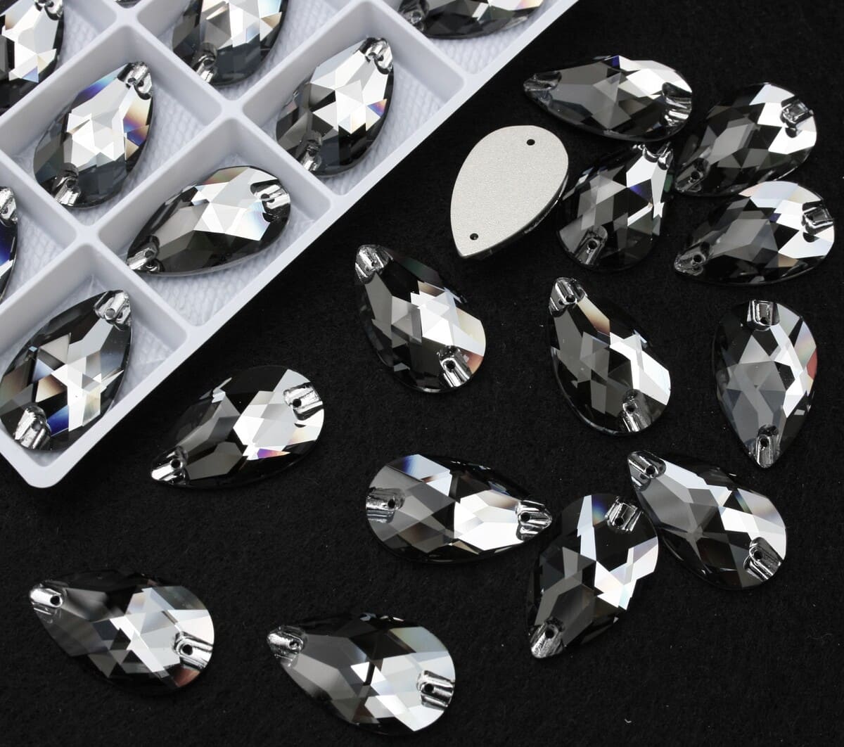 Black Diamond színű csepp alakú kristály