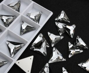 Black Diamond színű háromszög alakú kristály