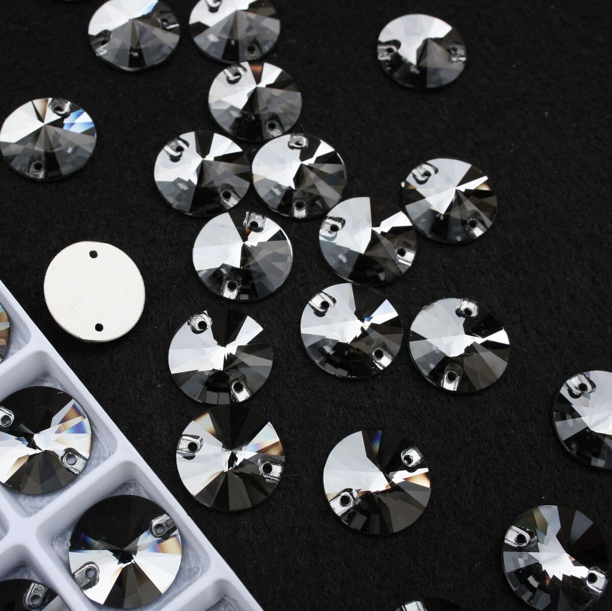 Black Diamond színű kör alakú kristály