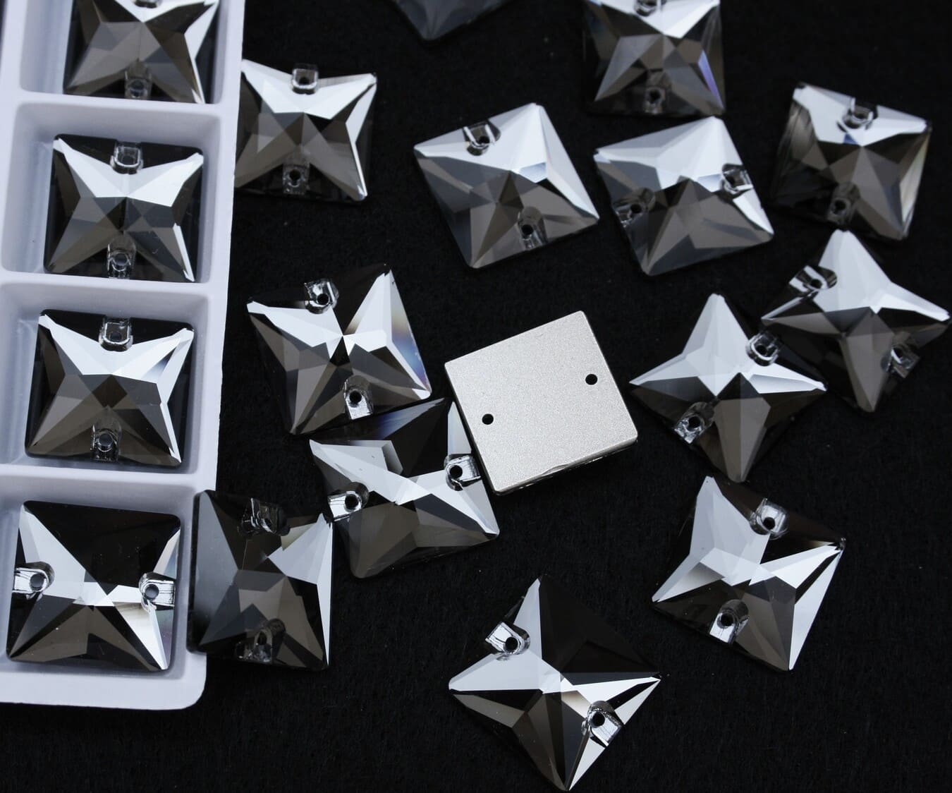 Black Diamond színű négyzet alakú kristály