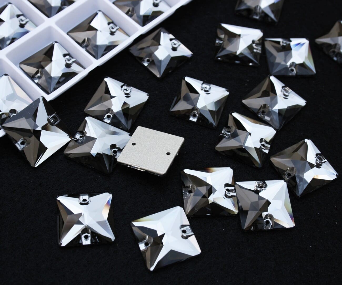 Black Diamond színű négyzet alakú kristály