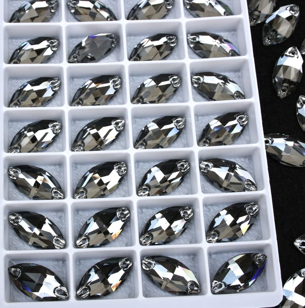 Black Diamond színű zabszem alakú kristály