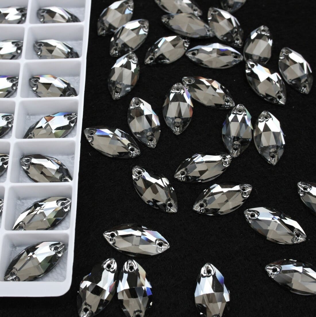 Black Diamond színű zabszem alakú kristály