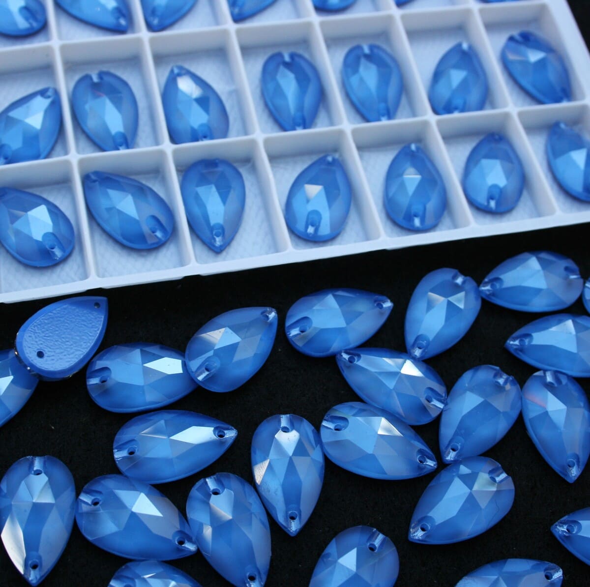 Sapphire Opal színű csepp alakú kristály