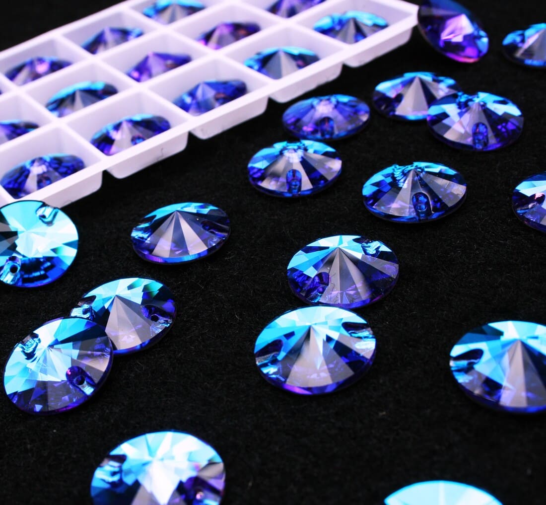 Blue Zircon Dream színű kör alakú kristály