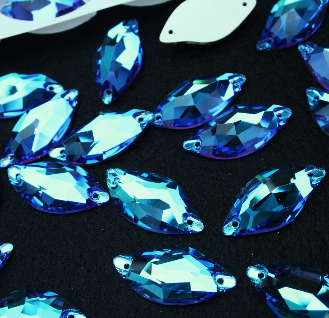 Blue Zircon Dream színű levél alakú kristály