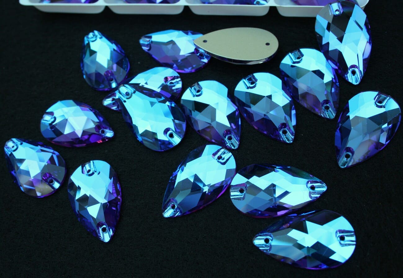 Blue Zircon Dream színű csepp alakú kristály