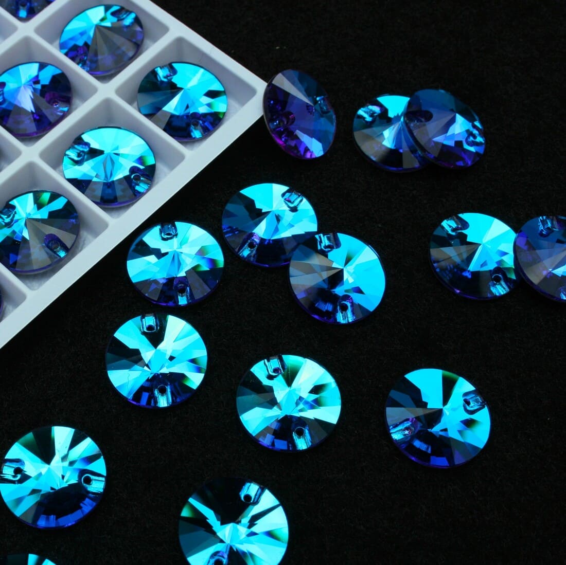 Blue Zircon Dream színű kör alakú kristály