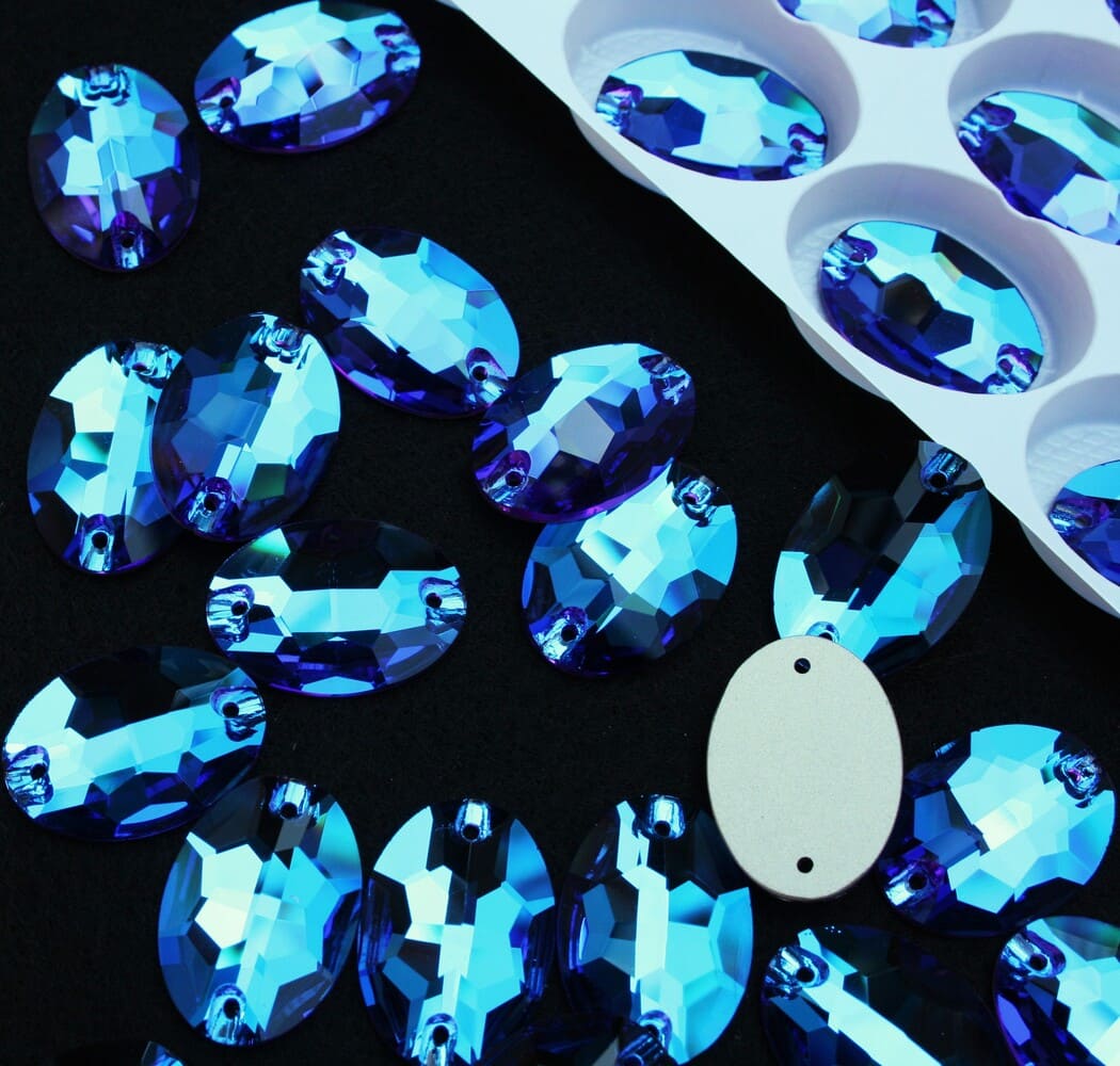 Blue Zircon Dream színű ovális alakú kristály