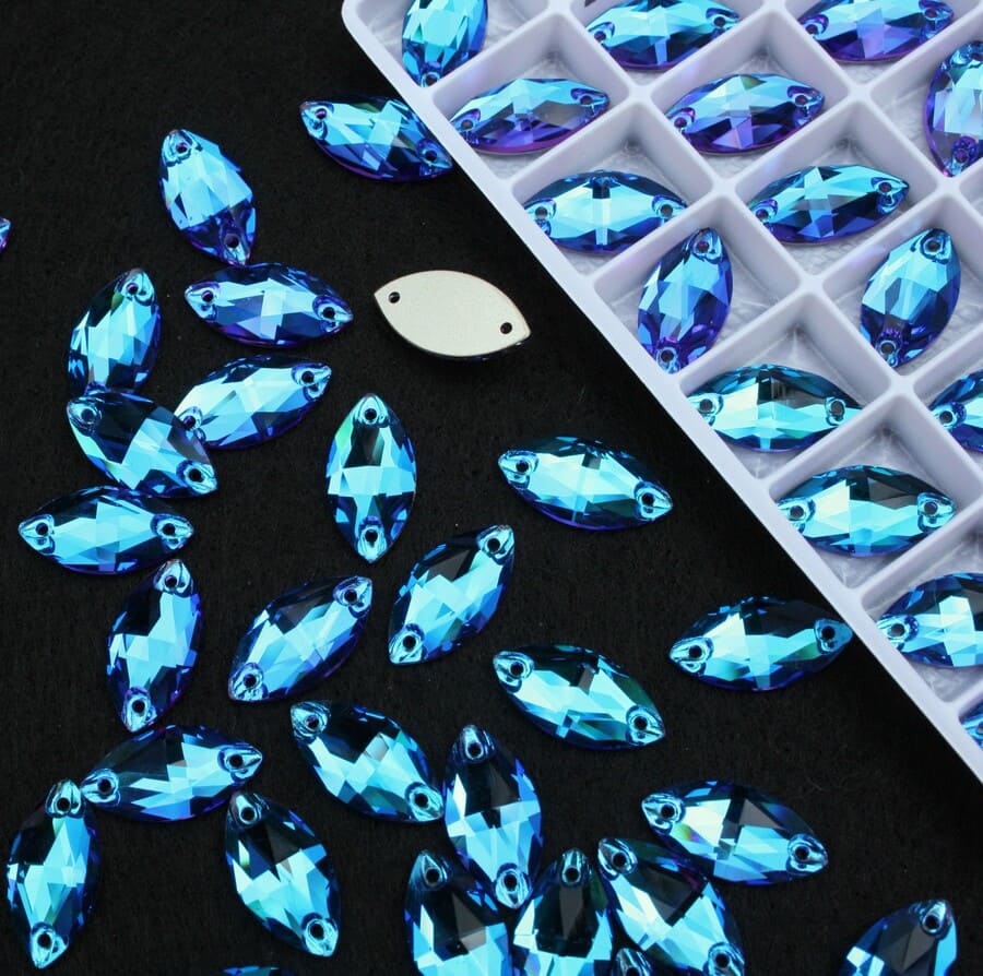 Blue Zircon Dream színű zabszem alakú kristály