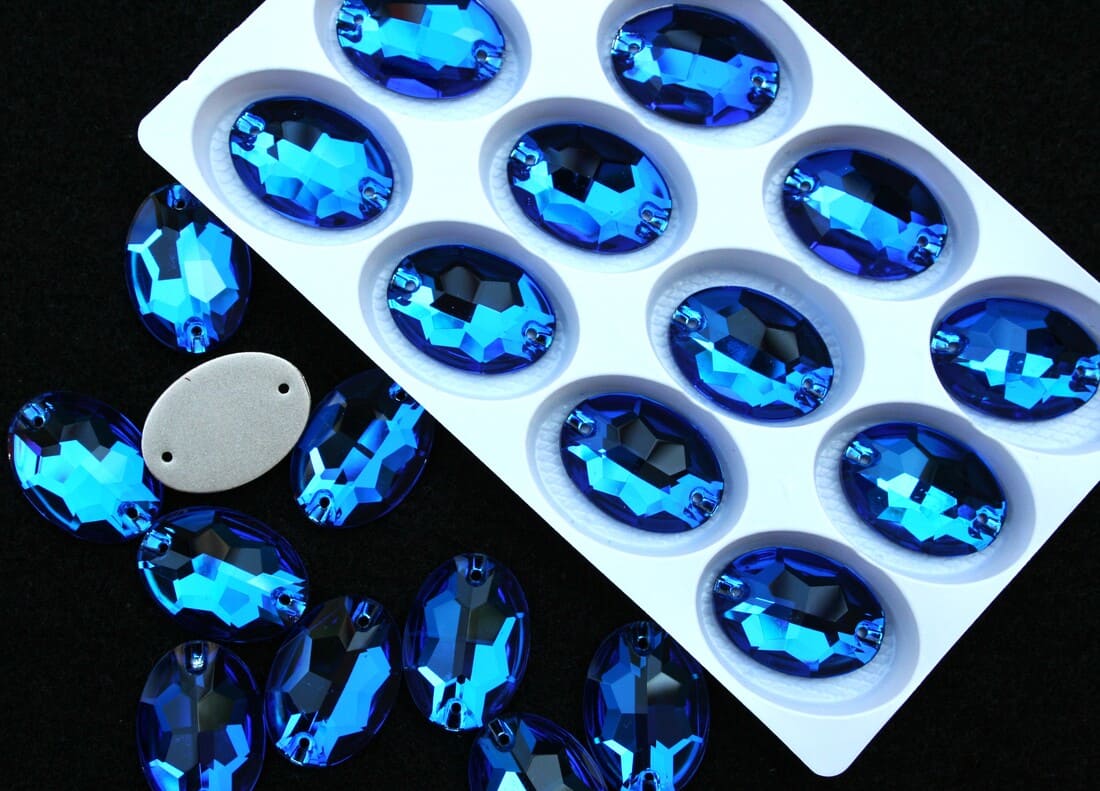 Capri Blue színű ovális alakú kristály