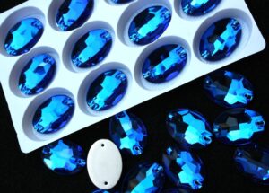 Capri Blue színű ovális alakú kristály