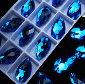 Capri Blue színű csepp alakú kristály