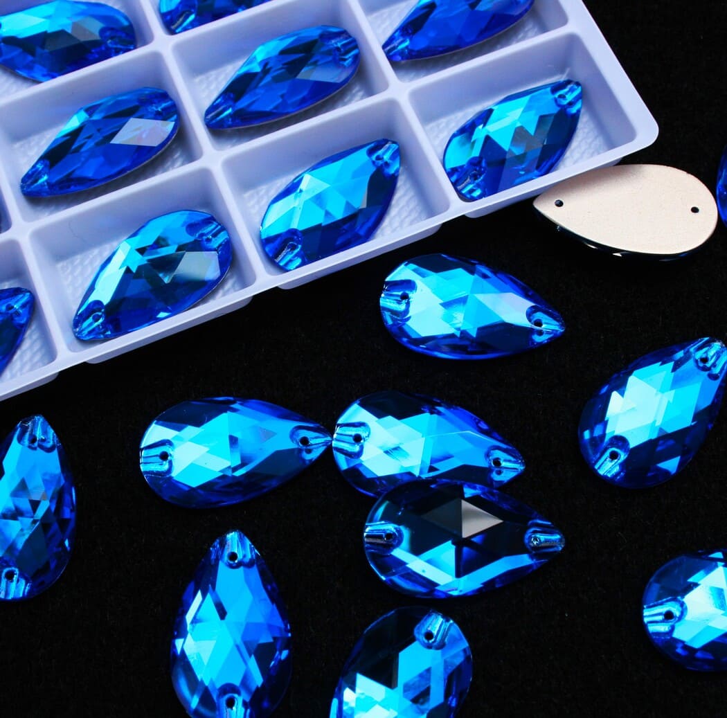 Capri Blue színű csepp alakú kristály