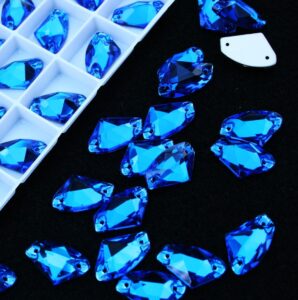 Capri Blue színű ék alakú kristály