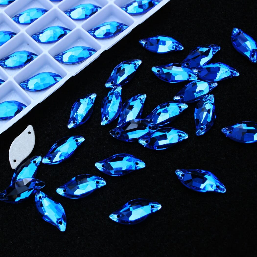 Capri Blue színű levél alakú kristály