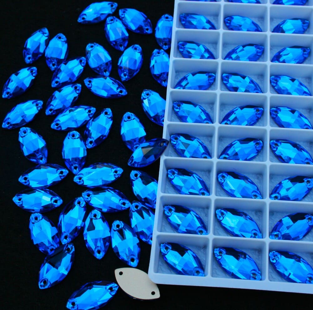 Capri Blue színű zabszem alakú kristály