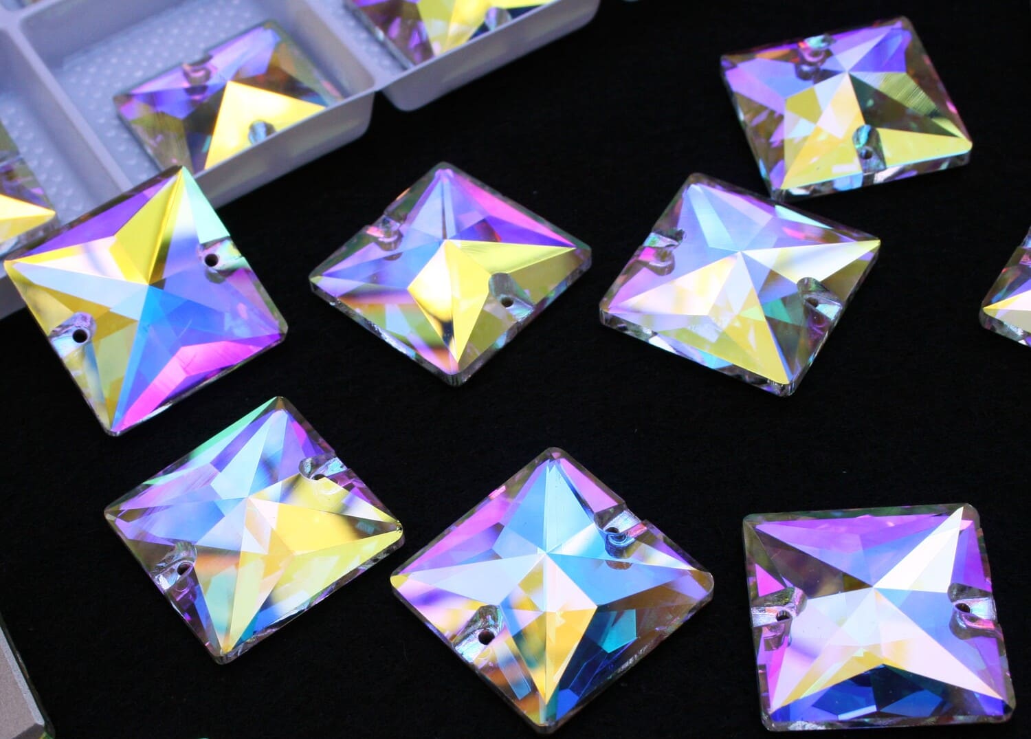 Crystal AB színű négyzet alakú kristály - Kristály Kuckó Crystal AB színű négyzet alakú kristály