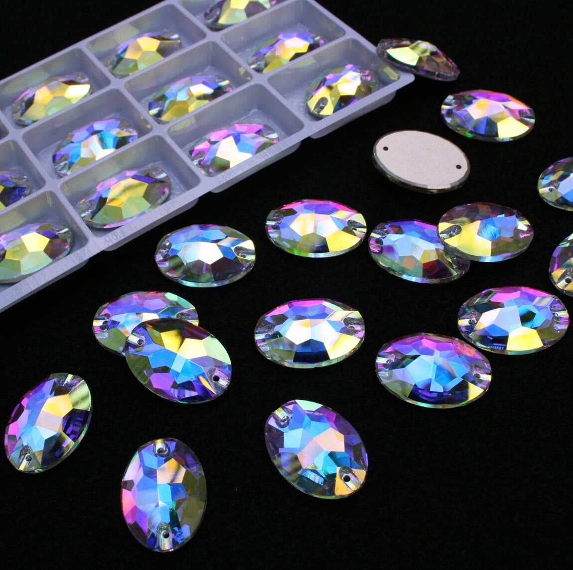 Crystal AB színű ovális alakú kristály