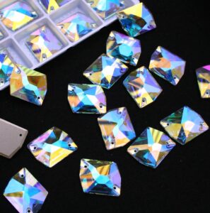 Crystal AB színű tört rombusz alakú kristály