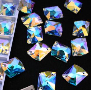 Crystal AB színű tört rombusz alakú kristály