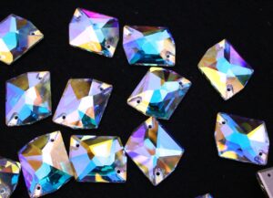 Crystal AB színű tört rombusz alakú kristály