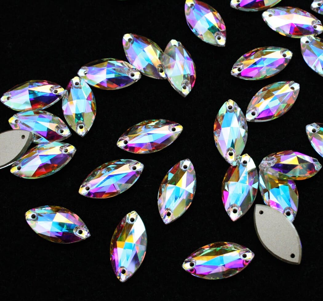 Crystal AB színű zabszem alakú kristály