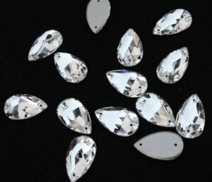 Crystal színű csepp alakú kristály