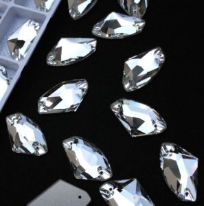 Crystal színű ék alakú kristály