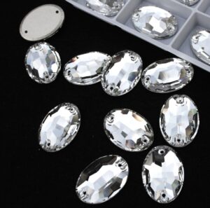 Crystal színű ovális alakú kristály