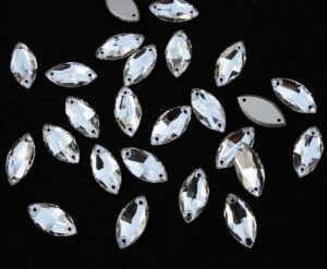 Crystal színű zabszem alakú kristály