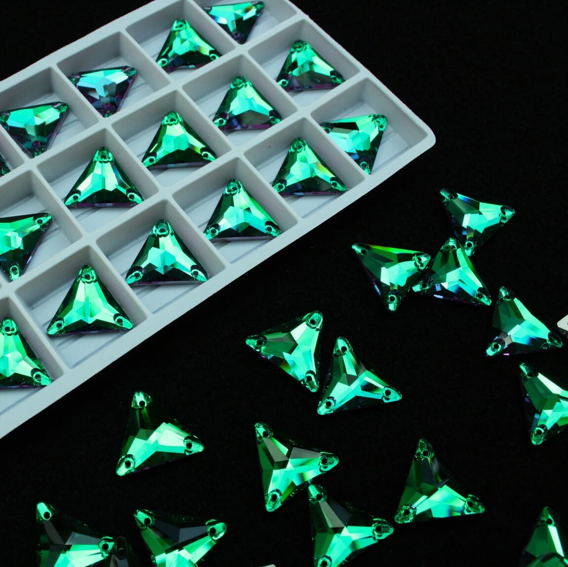 Emerald Dream színű háromszög alakú kristály