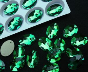 Emerald Dream színű ovális alakú kristály