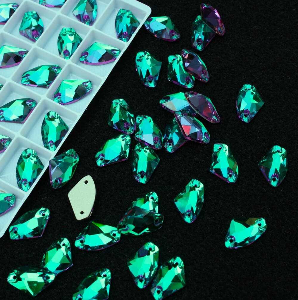 Emerald Dream színű ék alakú kristály