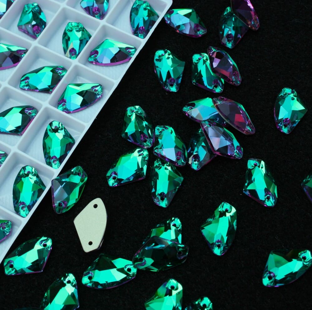 Emerald Dream színű ék alakú kristály