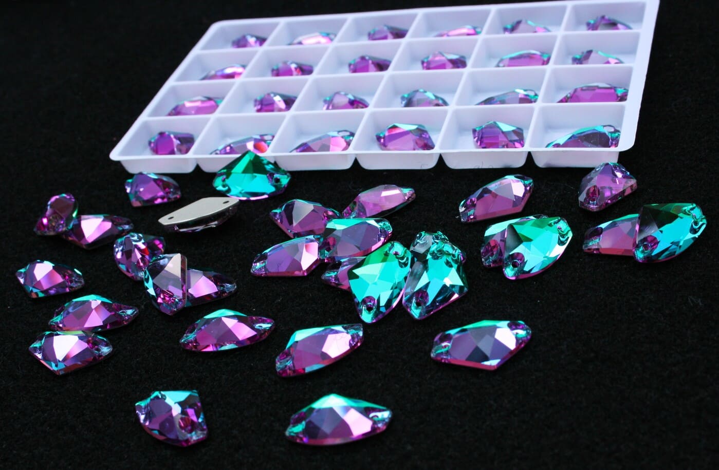 Emerald Dream színű ék alakú kristály