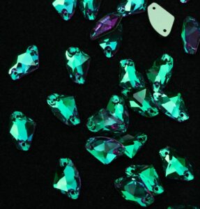 Emerald Dream színű ék alakú kristály