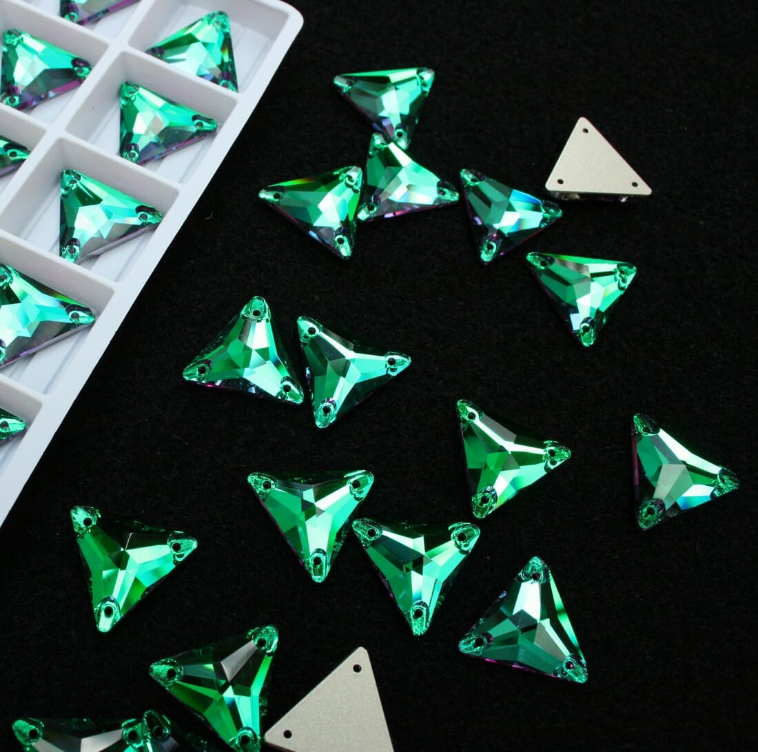 Emerald Dream színű háromszög alakú kristály