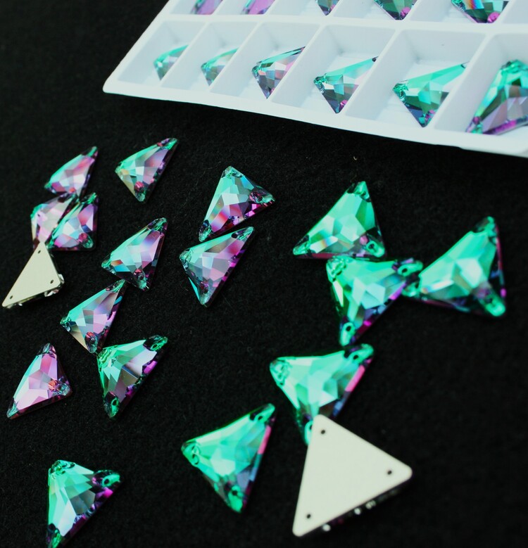 Emerald Dream színű háromszög alakú kristály