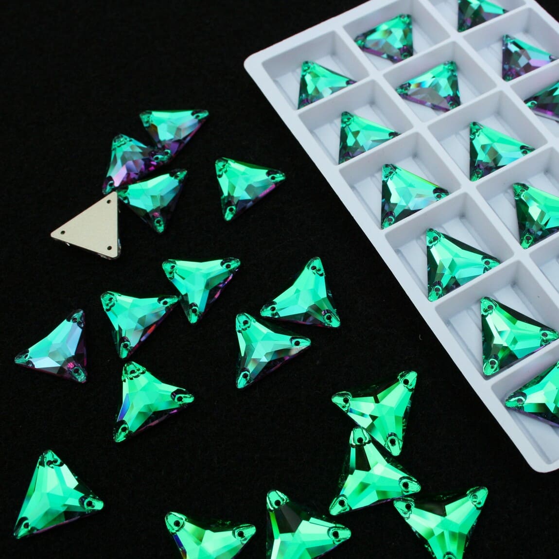 Emerald Dream színű háromszög alakú kristály