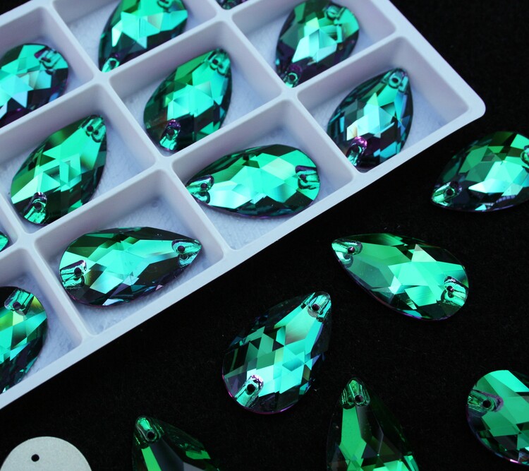 Emerald Dream színű csepp alakú kristály